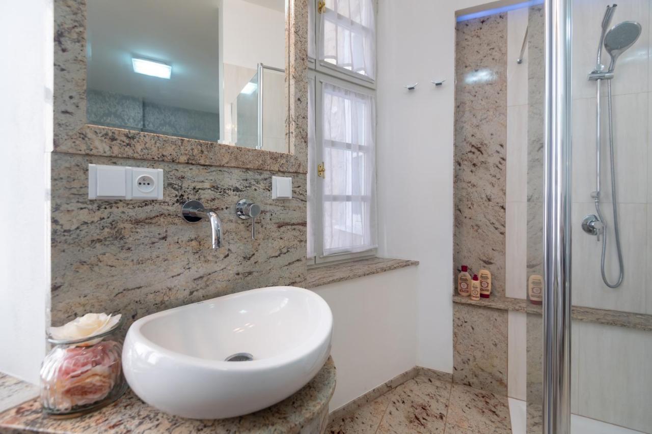 Quiet Apartment In The Heart Of Old Town Centre Praag Buitenkant foto